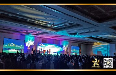 聚星传媒 景泰年会 LED大屏幕 双投影侧屏幕 舞台效果 摇头灯 音响 内容设计 视频录制