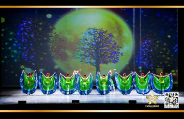 "天涯共此时"2015年萨斯卡通中秋晚会 聚星传媒舞台双投影超大背景设计